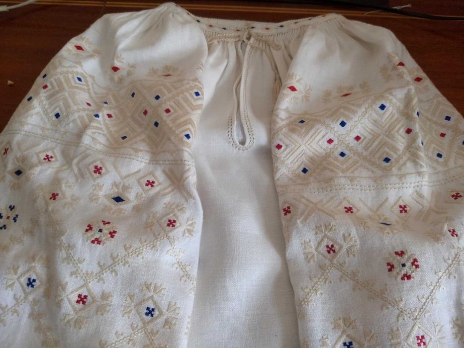 Вишита сорочка ручної роботи, жіноча