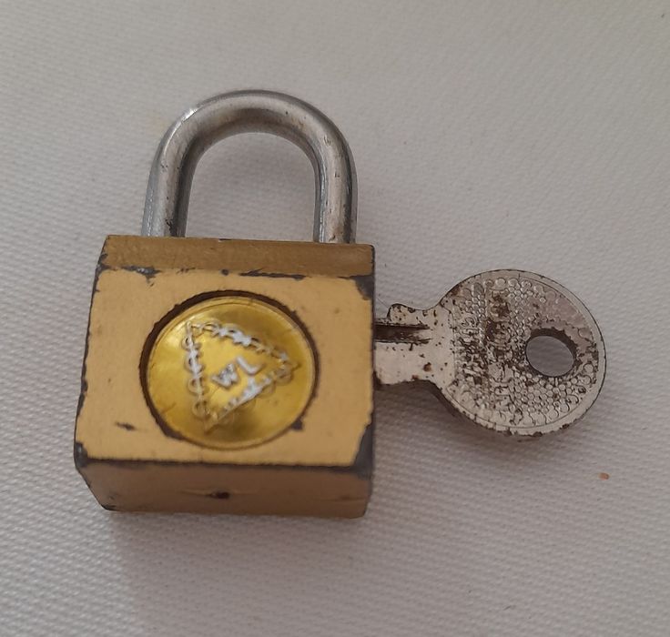 Cadeado vintage WL 2x2 cm -  Bom estado