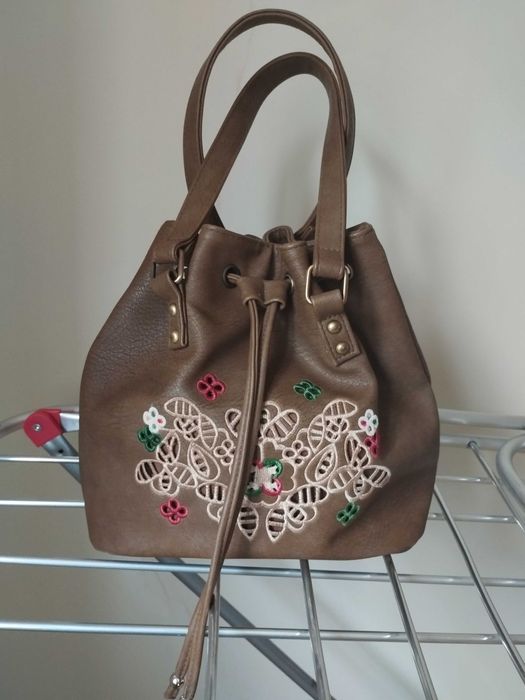 Mala ou carteira de mão