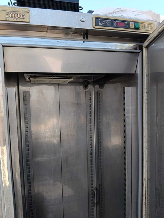 Frigorífico profissional vertical de 600–700 L Boppas usado