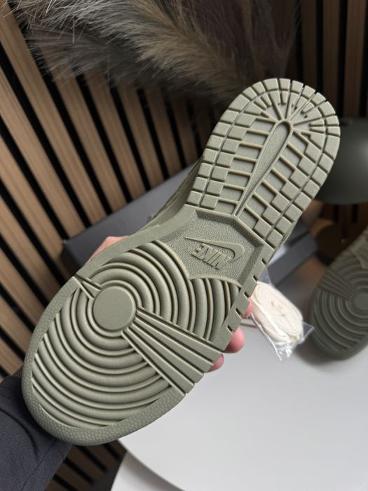 Nike SB Dunk Low x Supreme Khaki