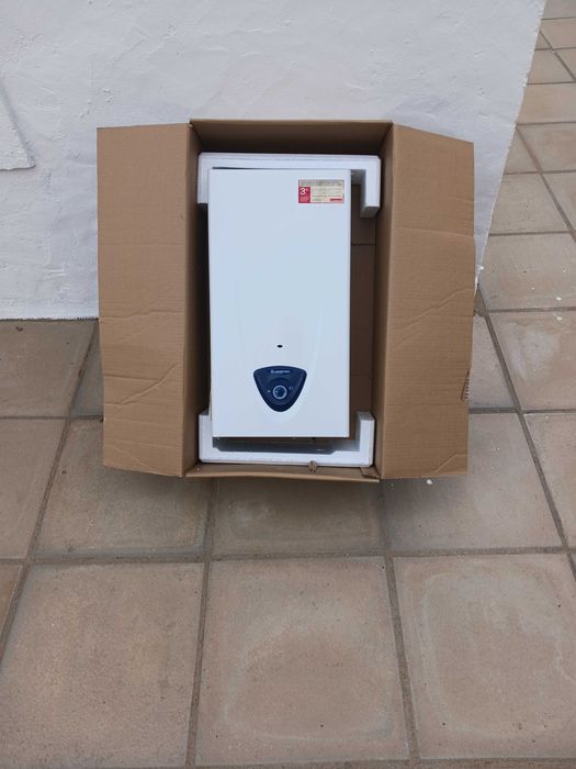 Esquentador gas natural Ariston Blu Control 11l