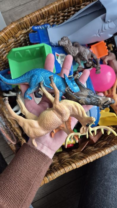 Продам цілу коробку іграшок !