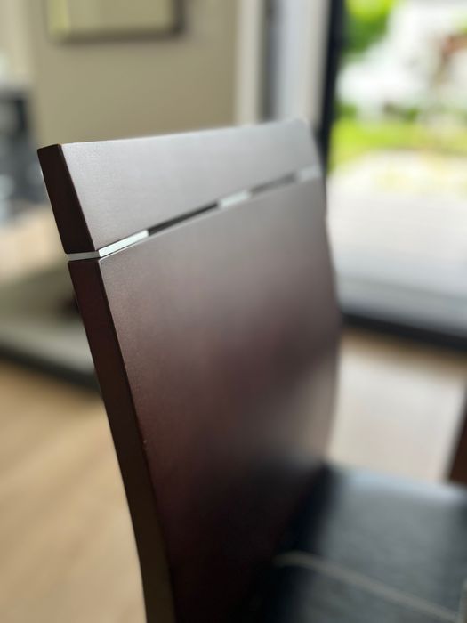 Sala de Jantar - conjunto de mesa e cadeiras