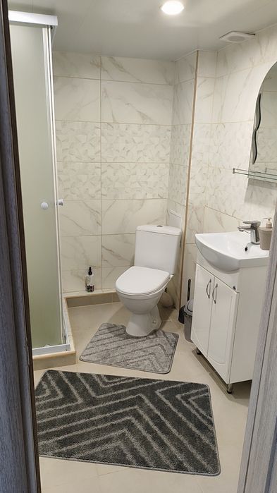 Сдам посуточно,подобово Двухуровневую  студію на левом березі район 9-