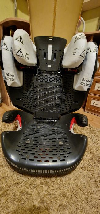 Автокресло-бустер для ребенка