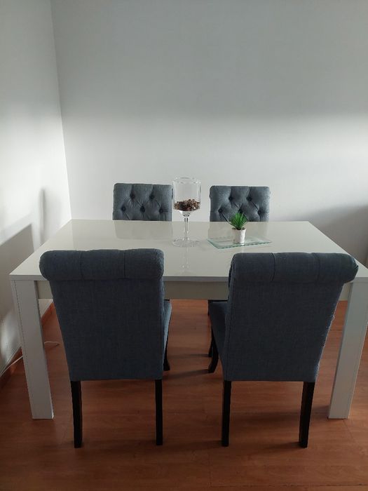 Mesa retangular com 4 cadeiras