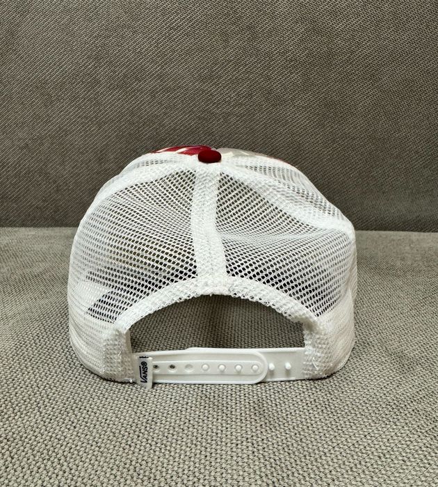 Бейсболка Vans .