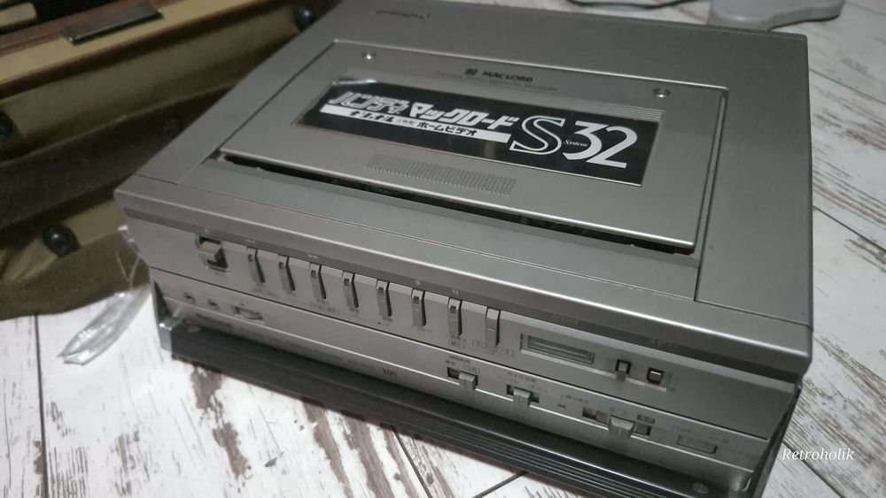 Vhs magnetowid przenośny National NV-3200