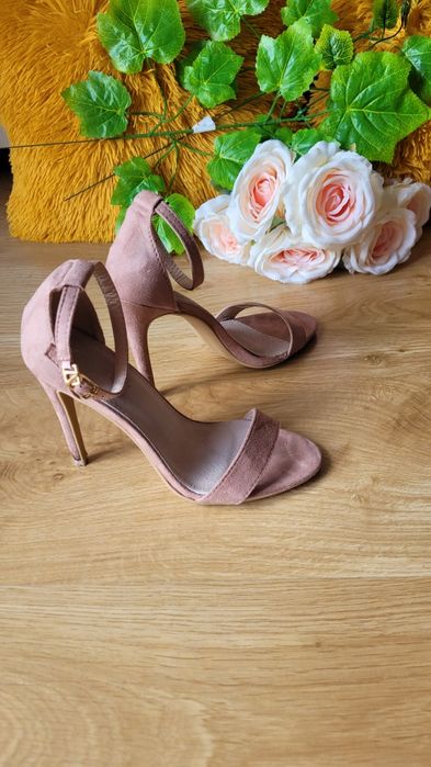 Szpilki sandałki na obcasie pudrowy róż zamszowe rozmiar 36