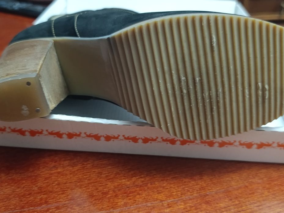 Продаються  чобітки  "Козаки""