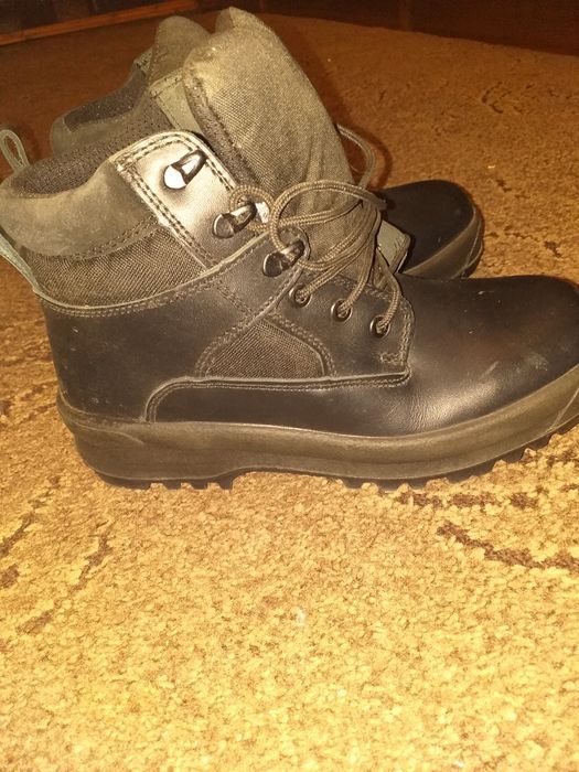 Берці шкіряні нові