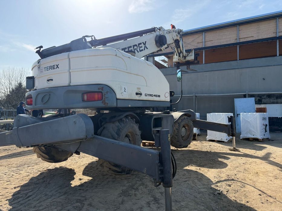 Teleskopowy wózek widłowy TEREX GYRO 4518