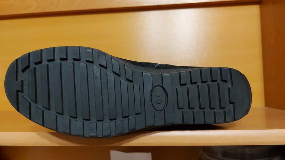 Сапожки новые р 39 кожа нат. на танкетке , цегейка