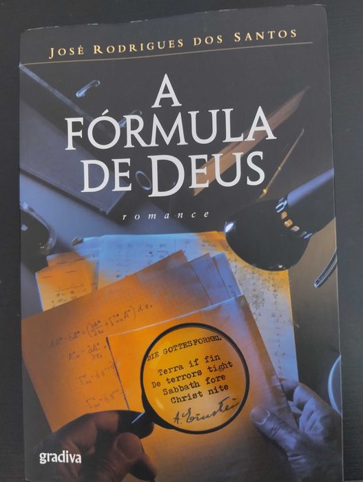 Dois livros.  Em bom estado.