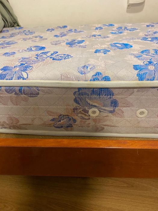 Cama de solteiro com colchão