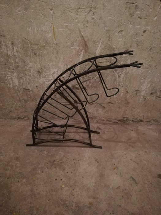 Stojak ozdobny na butelki