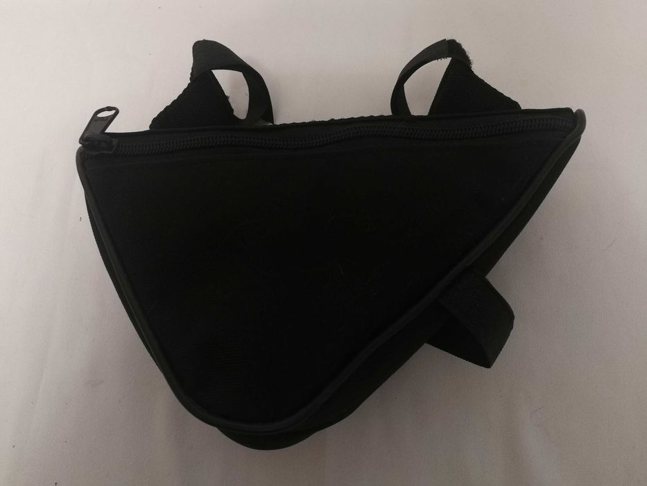 Sakwa rowerowa do roweru damskiego, kolor czarny.