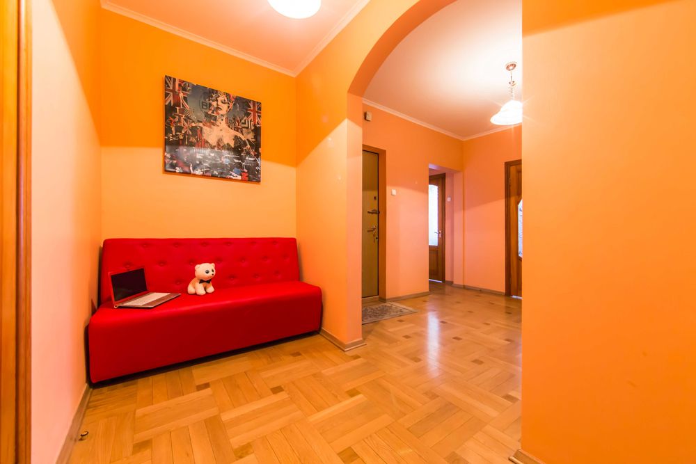 Шикарный хостел при свете, Оболонь, Героев Днепра, Дрим Таун.