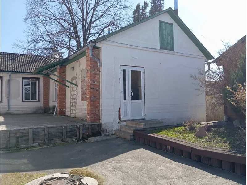 ПРОДАЖ - Громадський будинок з господарськими будівлями та спорудами, 585,9 кв.м. м. Остер