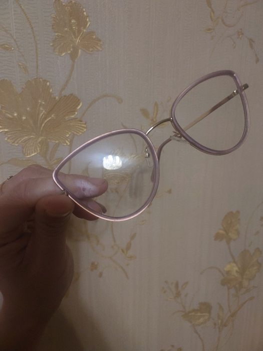 Окуляри золотисто-рожевого кольору, дуже гарні