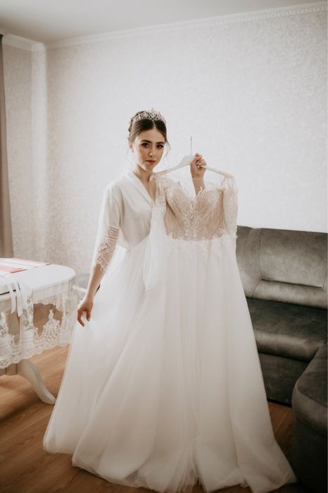 Продаю ніжну весільну сукню