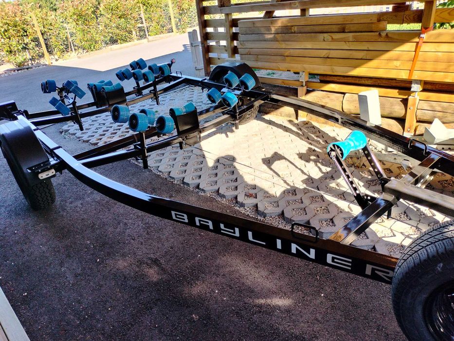 Barco Bayliner Element E 160
