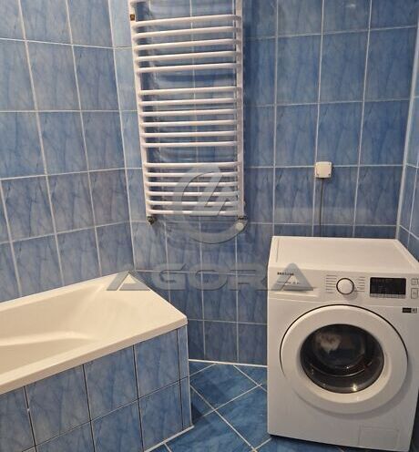 Квартира трикімнатна з краєвидом на парк Шевченка