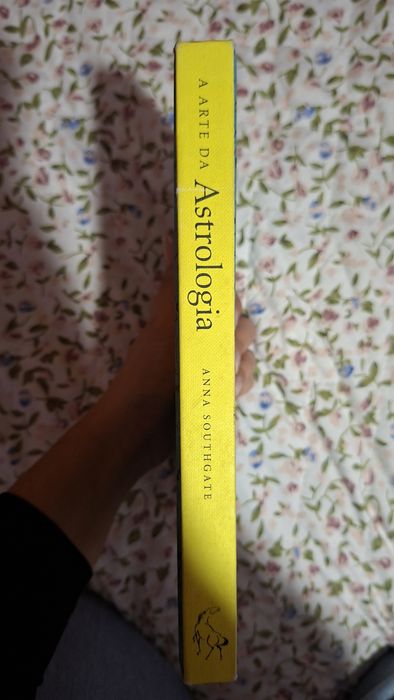 Livro "A arte da astrologia"