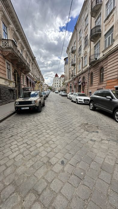 Оренда приміщення; Чернівці; фасад; ремонт; центр міста;
