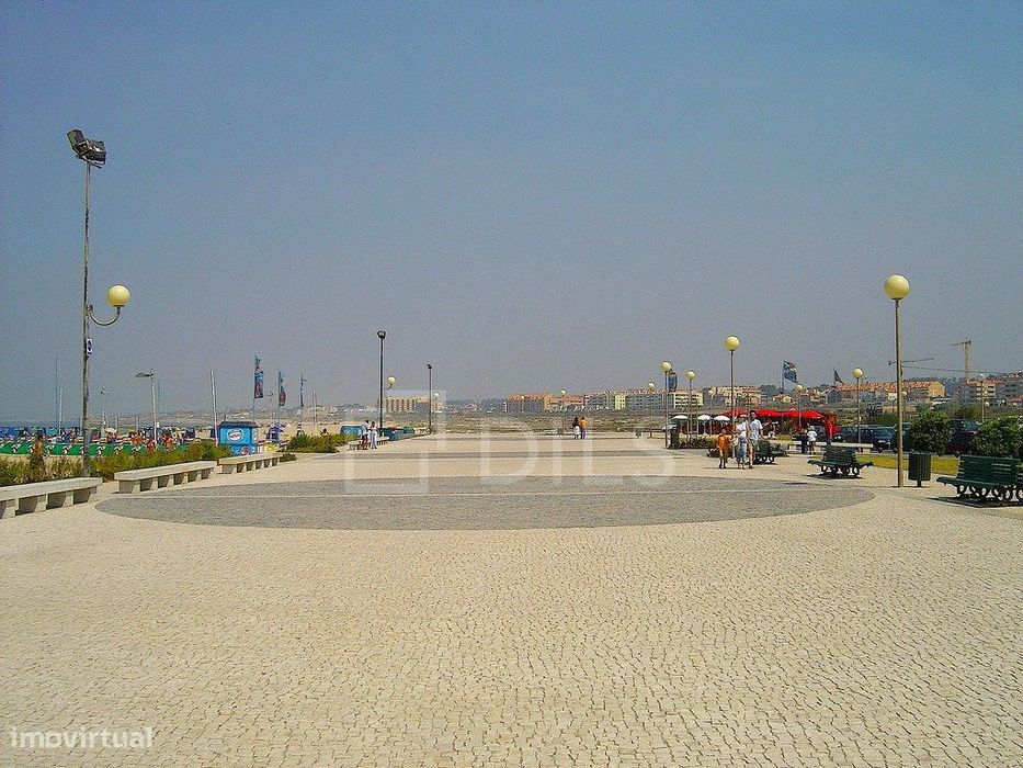 Apartamento T2 com varanda e garagem