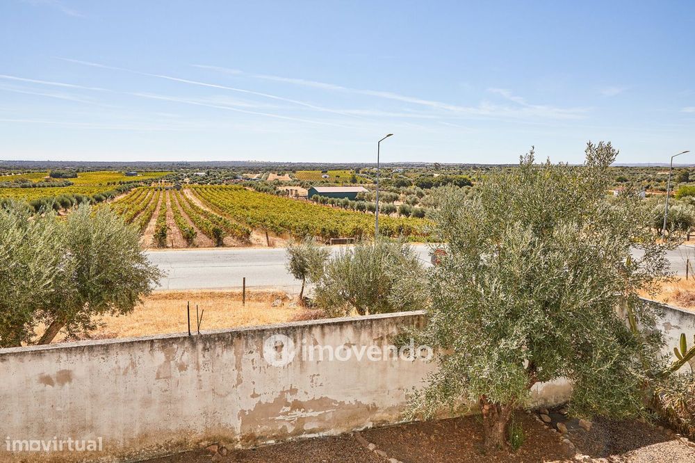 Andar de moradia T2 totalmente remodelado, em Reguengos de Monsaraz