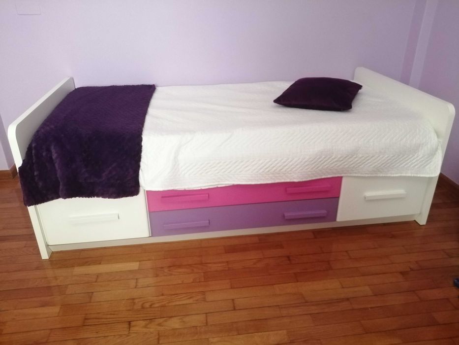 Cama branca para menina/jovem