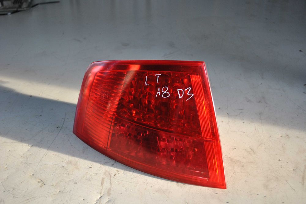 Lampa lewy tył Audi A8 d3
