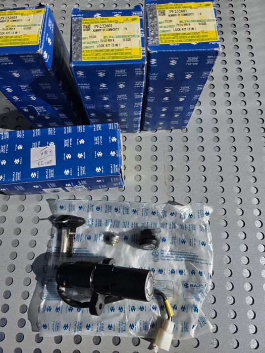 Комплект замків 3 в 1 Bajaj Boxer 125-150 PF232601