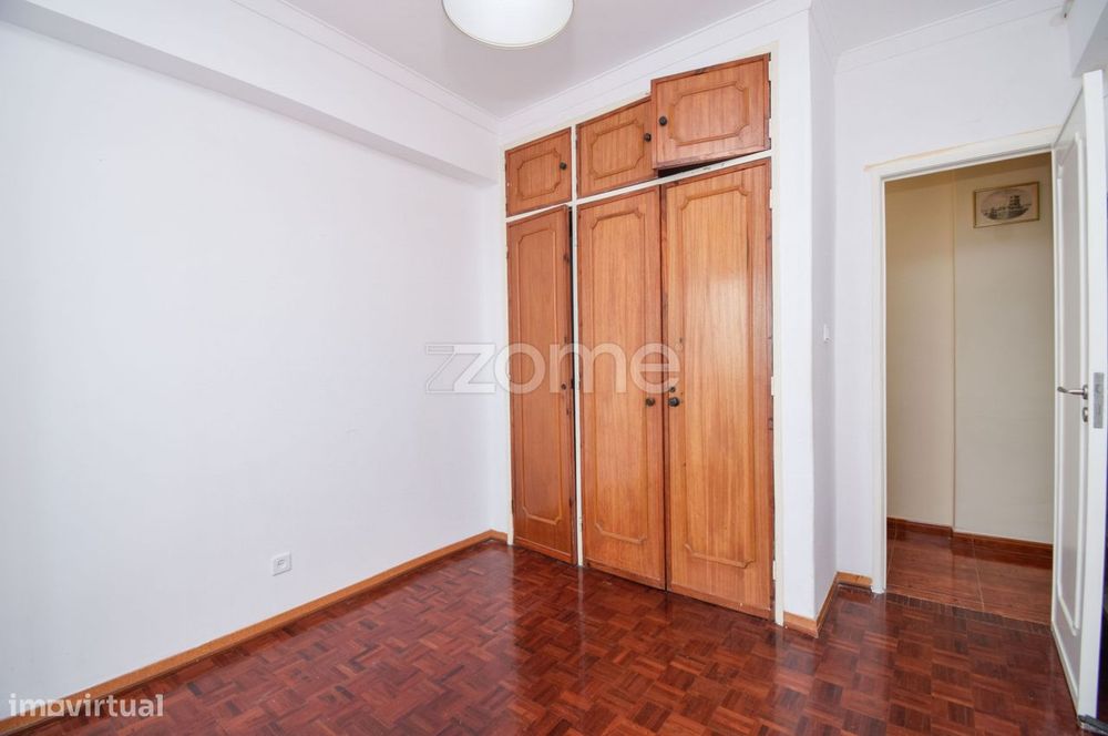Apartamento T3 com Vista de Rio e Luz Natural | 9º Andar com Elevad...