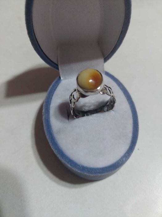серебряное кольцо с королевским желтым янтарем