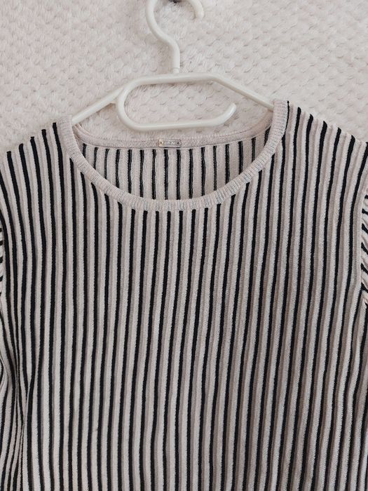 Sweter z fantazyjnym rękawem z rayonem. Gustav. Rozmiar 38/M