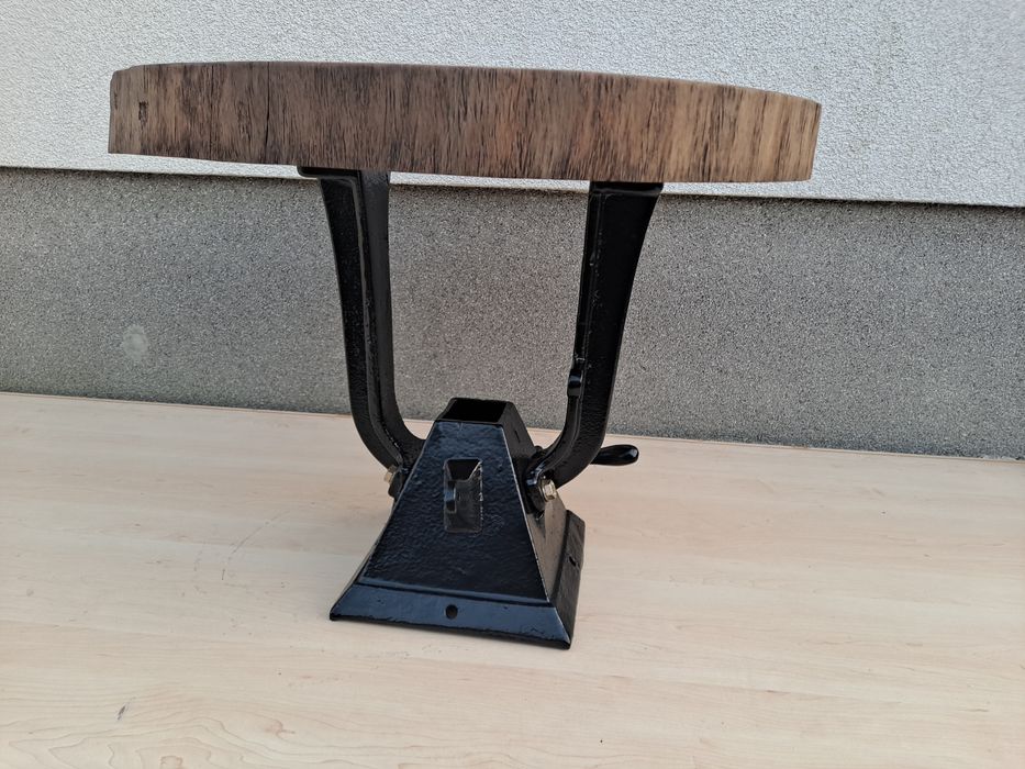 Stolik kawowy w stylu loftowo industrialnym