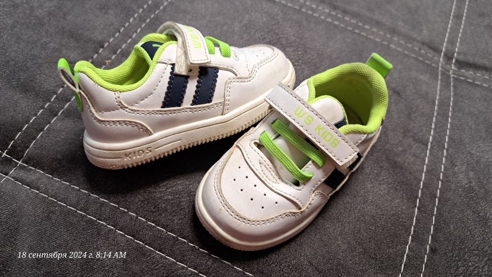 Продам дитячі кросівки