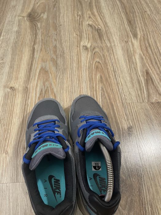 Nike Air Max  —-