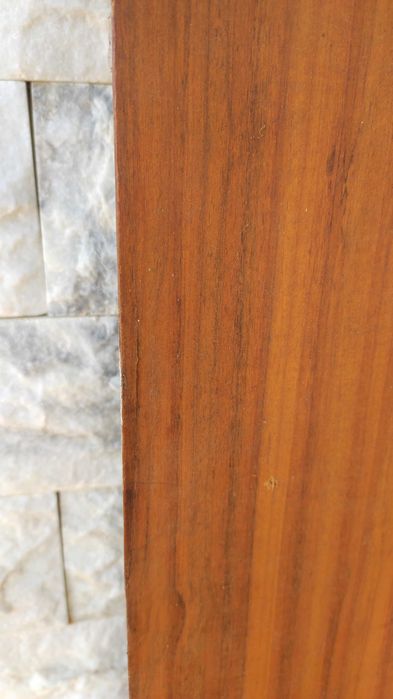 Portas de exterior em madeira maciça e portas de interior