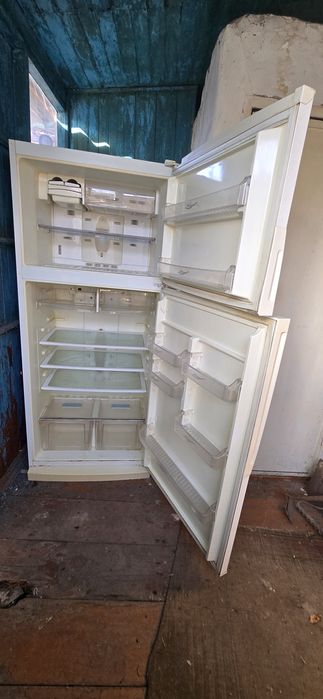 Холодильник великий , холодильник большой