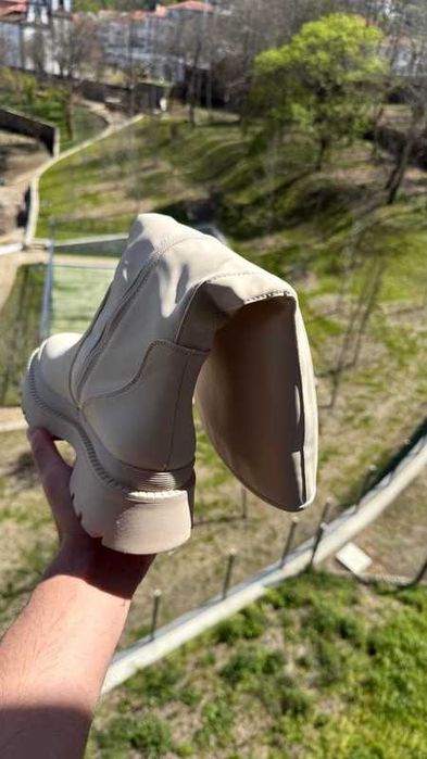 Botas de cano médio beges 38