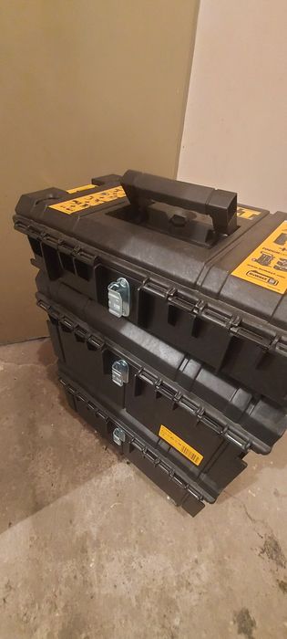 Dewalt - skrzynki na narzędzia x 3 + kółka + mocowania