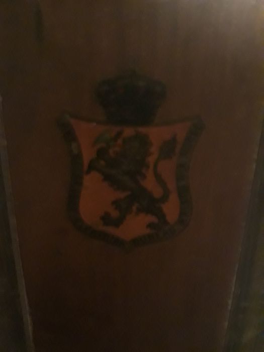 Zabytkowy telefon wiszący
