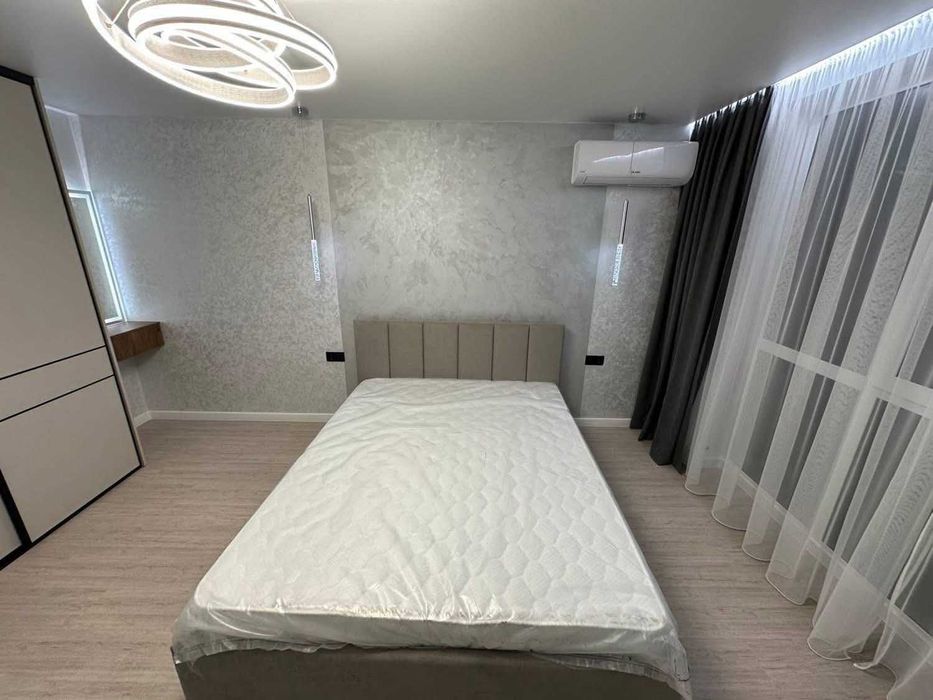 Продаж новенької квартири поряд з Центром по вул.Білогірська