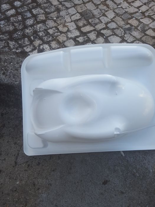 Banheira   para  crianças  cor branco  Nova
