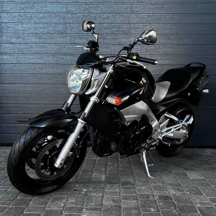 Продам мотоцикл Suzuki GSR 600 (0304)