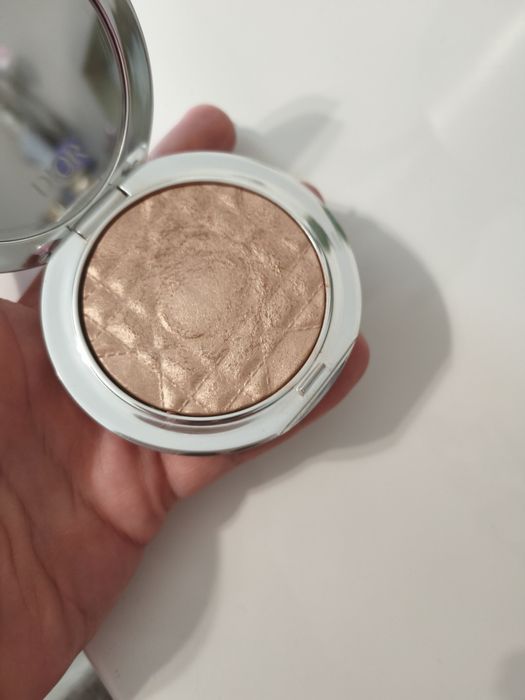 Dior nude halo rozświetlacz